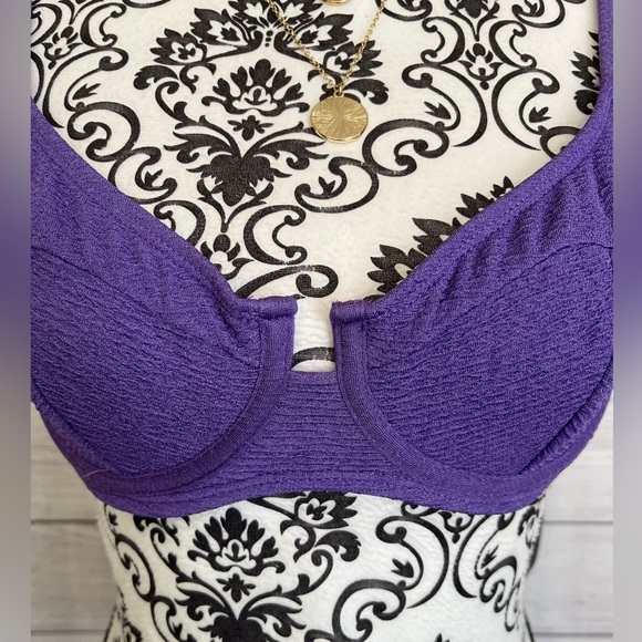 PrettyLittleThing | NWT Women’s Purple Underwired Crinkle Bikini Top - Picture 2 of 8
